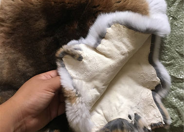 Chiny 30 * 40cm gładko farbowane króliki futrzane kurtki ciepłe wygodnie dla odzieży zimowej dostawca