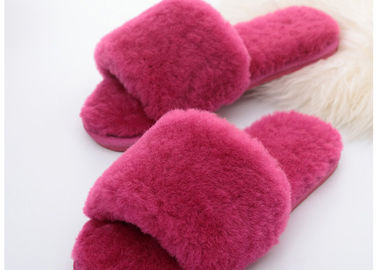 Chiny Podszewka wełny damskie puszyste kapcie, różowe ciepłe fuzzy kapcie gumowe podeszwy dostawca
