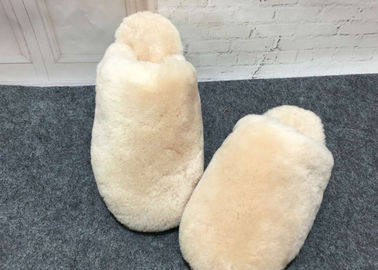Chiny Wewnątrz Fluffy Sheep Wool Pantofle Ręcznie Z Gumy Sole / Real Lambskin Fur dostawca